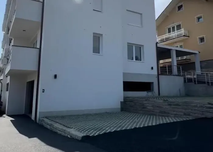 아파트 Radojkovic Lux 골루바츠